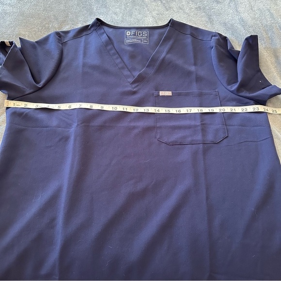 FIGS Catarina One-Pocket Scrub Top TM Navy PO1252 - Picture 13 of 14